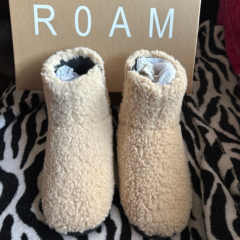 ROAM Mini Boosh Boots Nude Size 37 7 NIB #ROAM